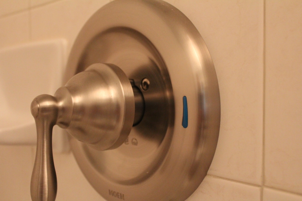 Tub And Shower Faucet Trim Replacement, How To Fix Bathtub Faucet Valve